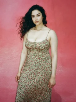 Women Réalisation Par The Alba - Dahlia