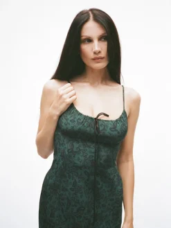 Women Réalisation Par The Alba - Dazed Noir