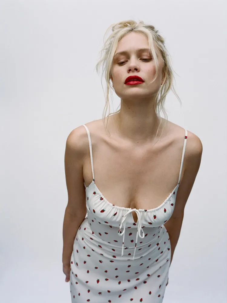 Women Réalisation Par The Alba - White Strawberry