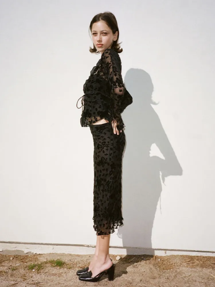 Women Réalisation Par The Anais - Cosmos Devore