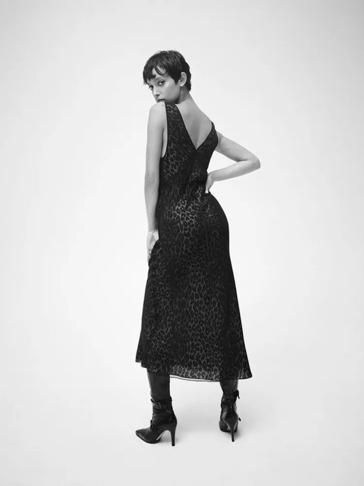 Women Réalisation Par The Lake - Panthera