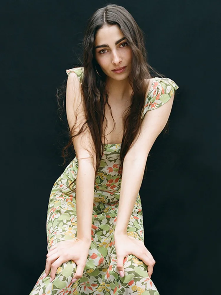 Women Réalisation Par The Lila - Meadow