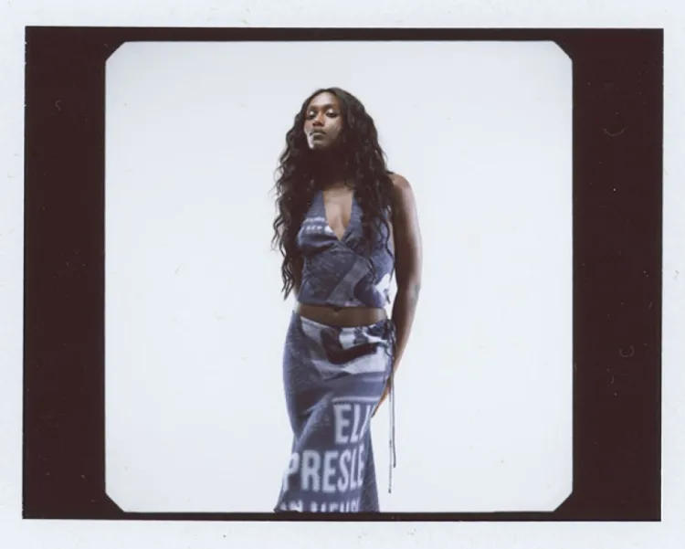 Women Réalisation Par The Memphis- Moody Blue