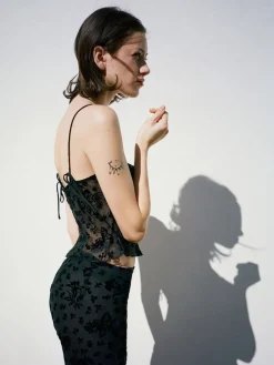 Women Réalisation Par The Odette - Cosmos Devore