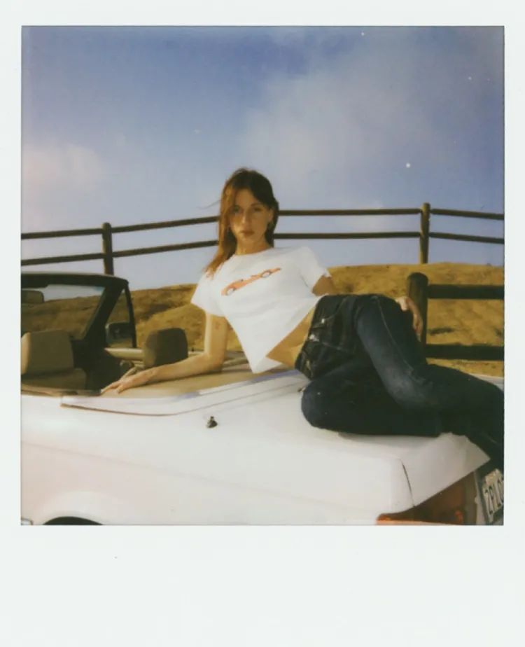 Women Réalisation Par Topless! Baby Tee - White